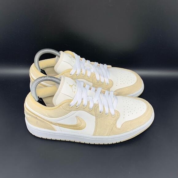 Jordan 1 Low SE Team Gold‎ Basketball Shoes FN3722-701 Women's Sz 7 - Picture 1 of 10